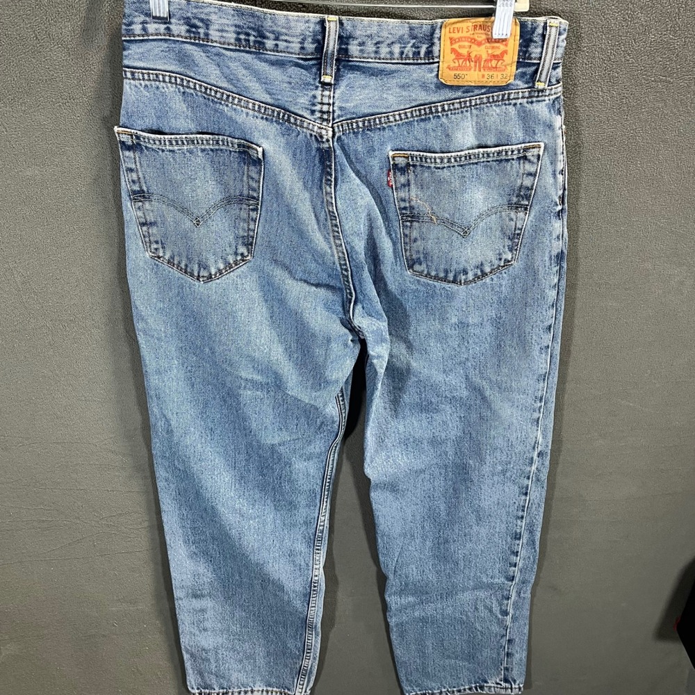 Levi's 550 Relaxed Fit Tapered Leg Jeans Light Wash Blue Denim Mens 36x32